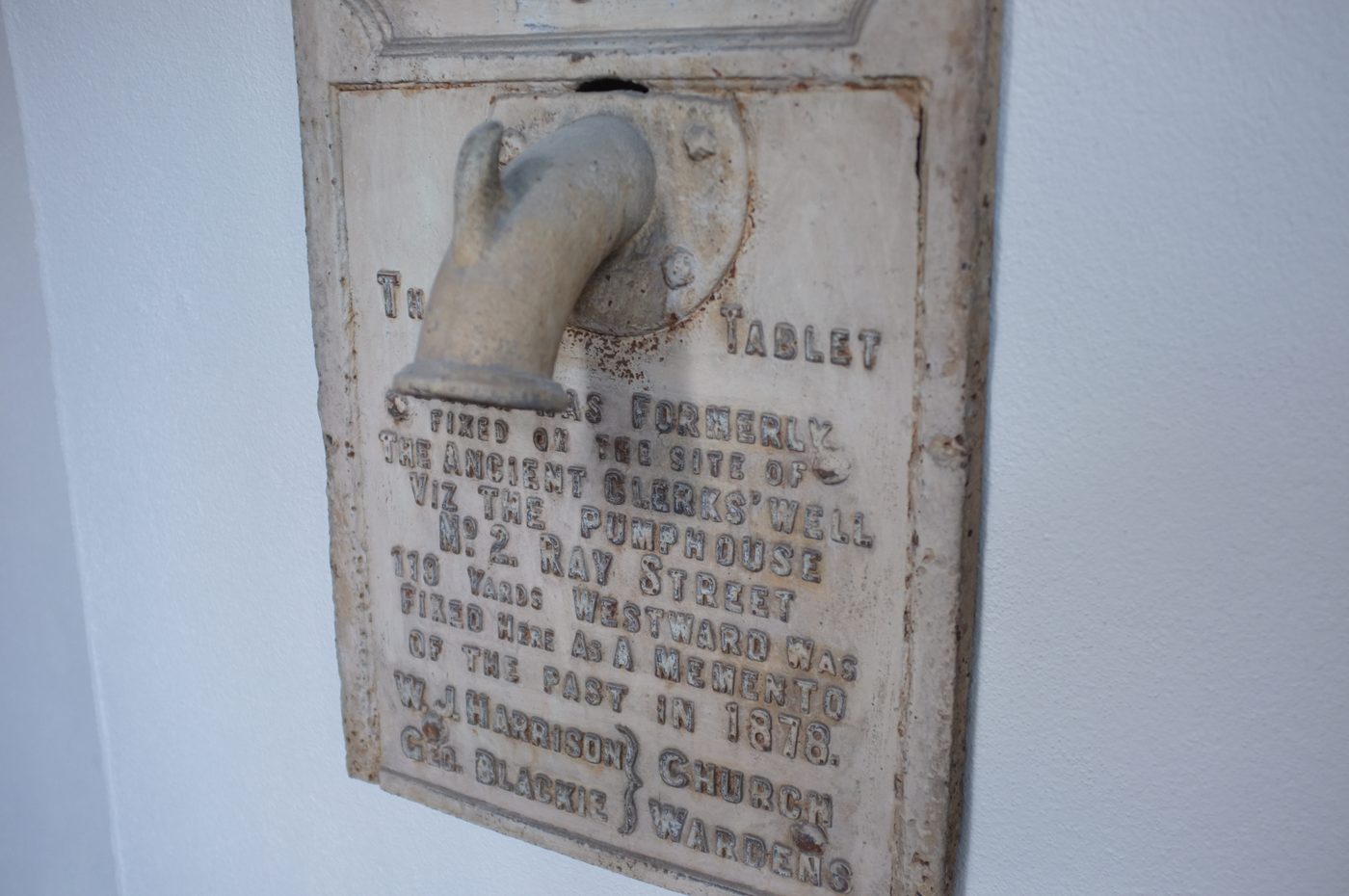 Plaque commémorative Clerks’ Well, 1878