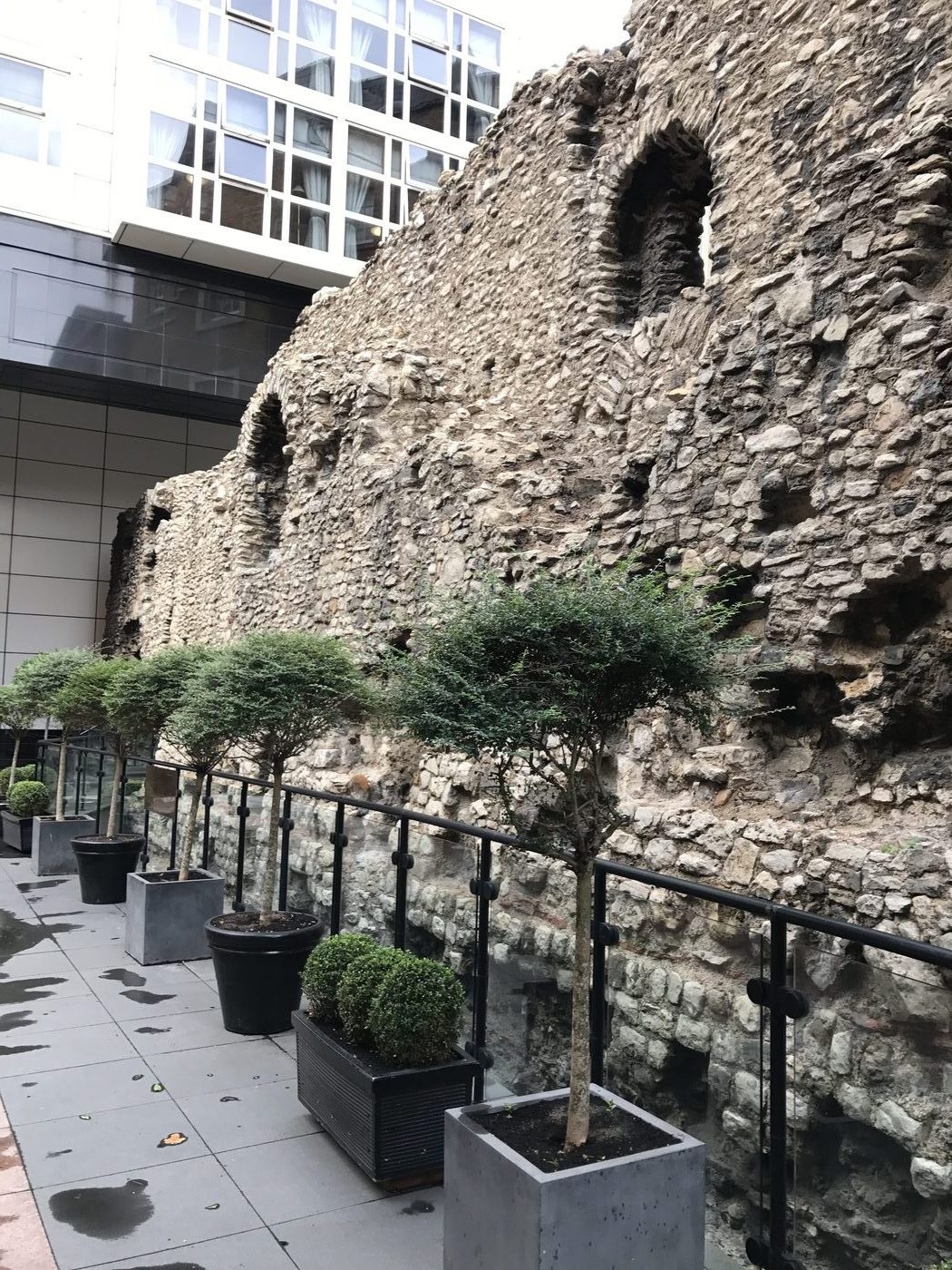 Mur romain, City Grange Hotel