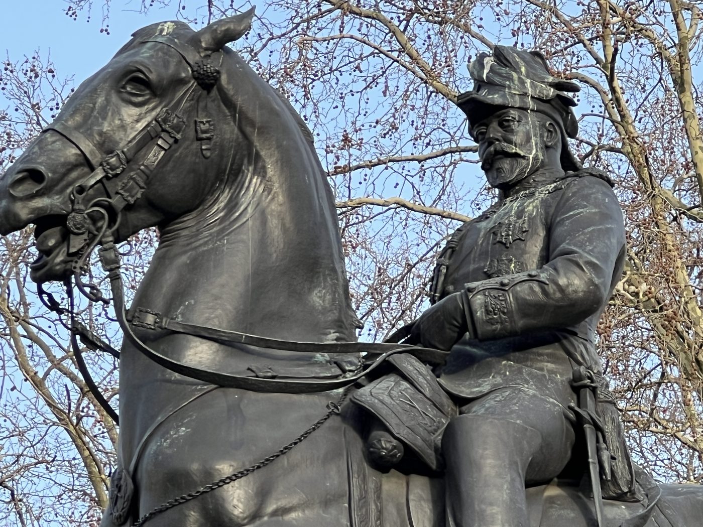 Statue équestre militaire