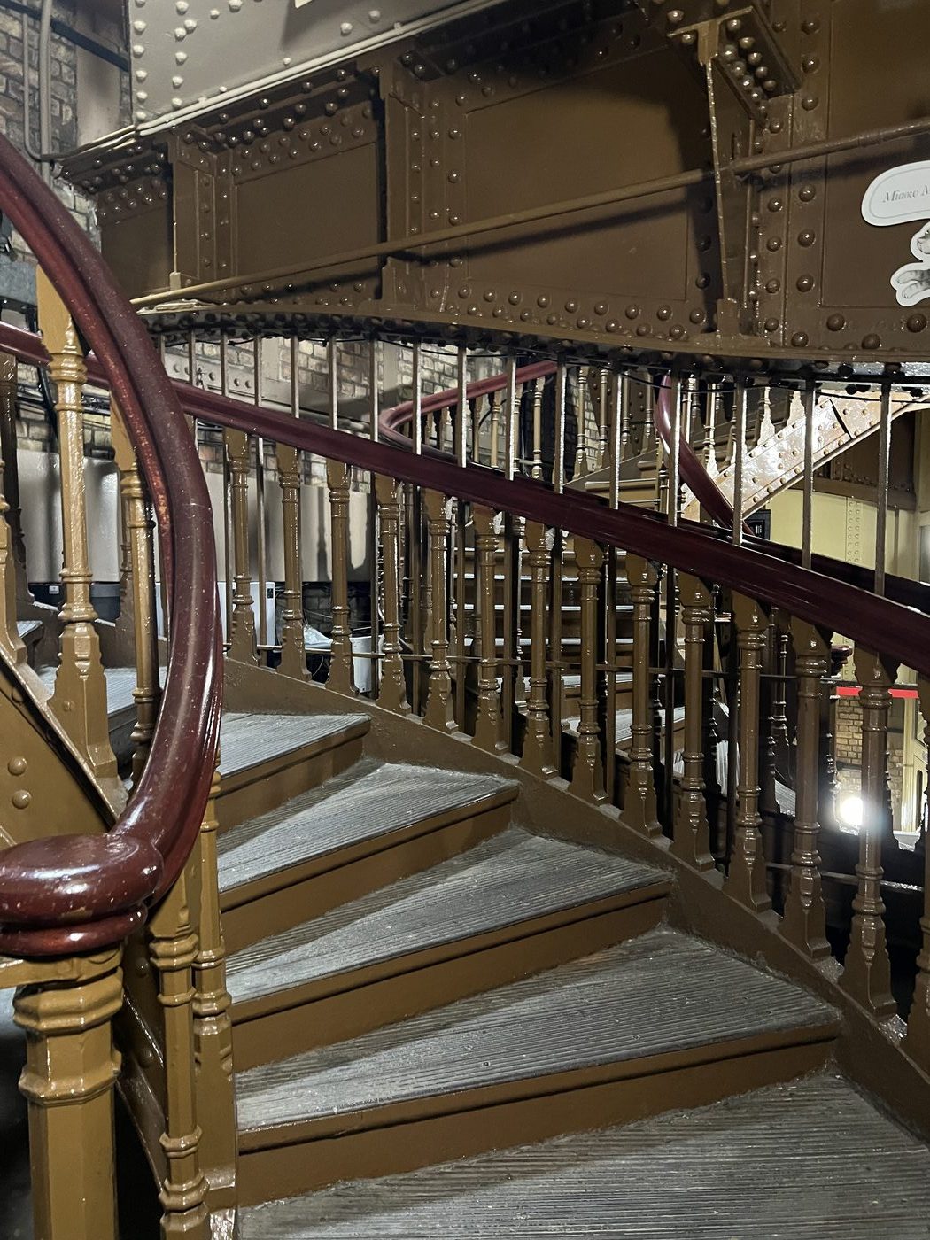 Escalier intérieur victorien du Tower Bridge