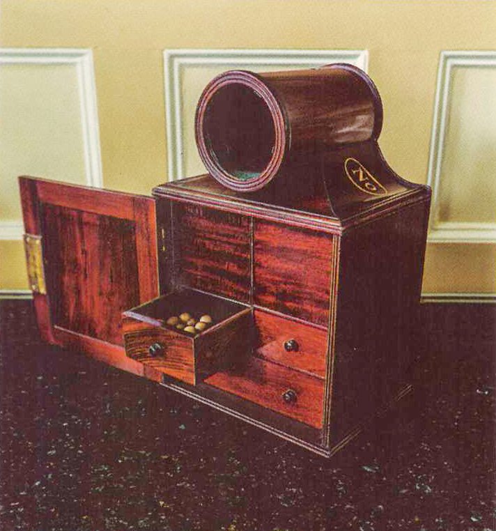 Grande boîte à scrutin avec tiroir, clubs de gentlemen londoniens